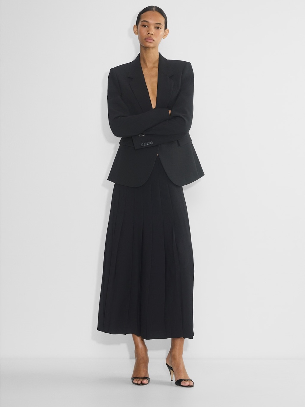 Aritzia Babaton Criteria Pleated Skirt in Black Size 2